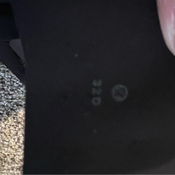 Lululemon black bra - Picture 3 of 3